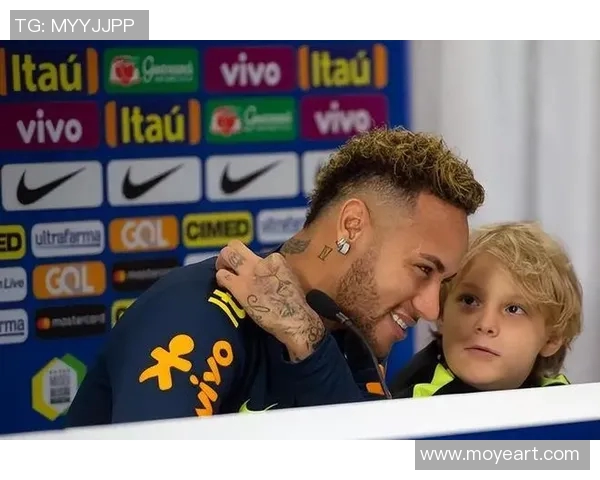 足球明星早育潮流引发热议家庭责任与职业生涯的平衡挑战