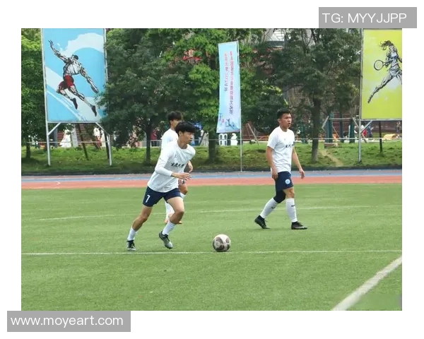 足球明星球员精彩瞬间混剪展现绿茵场上的巅峰对决与激情时刻